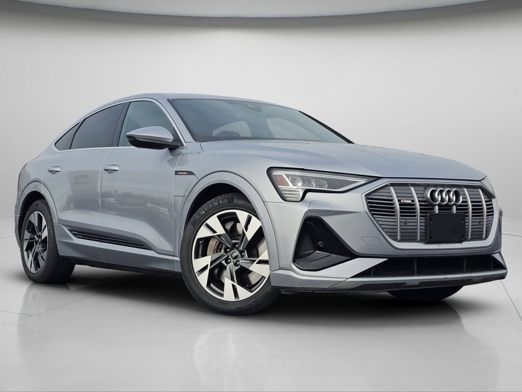 Used 2022 Audi e-tron Premium image 2
