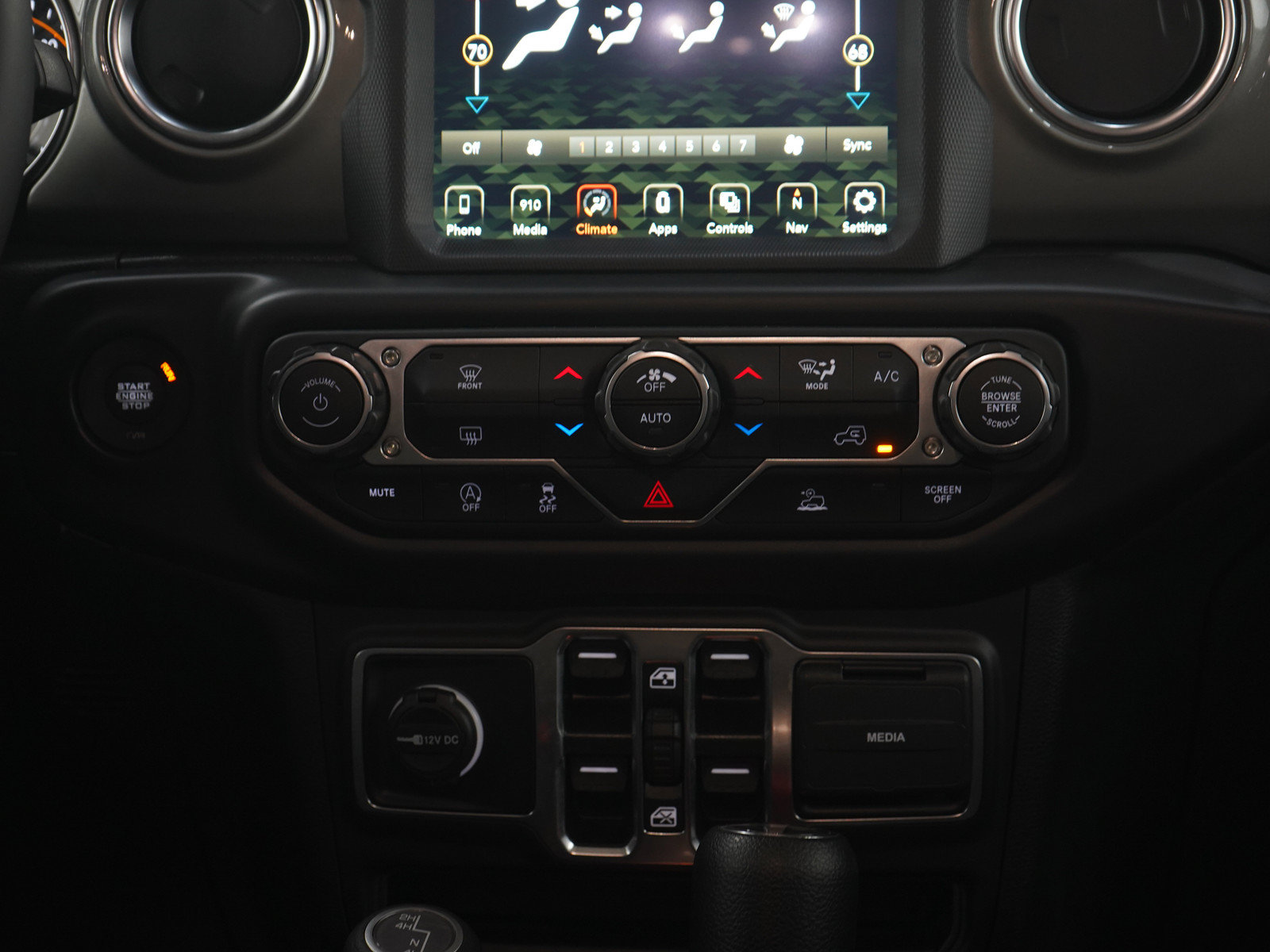 Used 2023 Jeep Wrangler Unlimited Sahara AWD/4WD image 17
