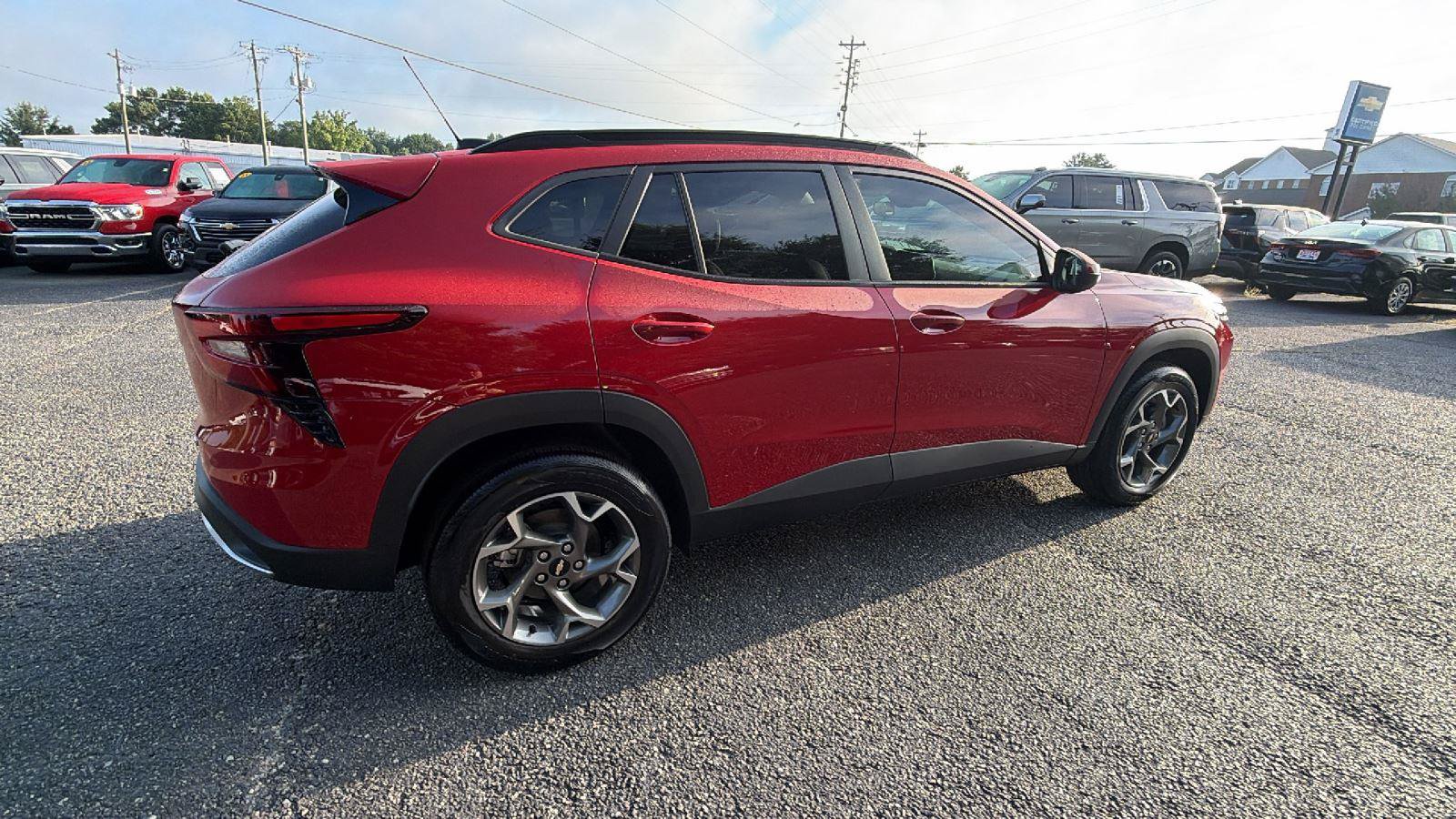 New 2026 Chevrolet Trax LT w/ Sunroof Package FWD image 8