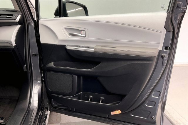 Used 2025 Toyota Sienna XLE image 27