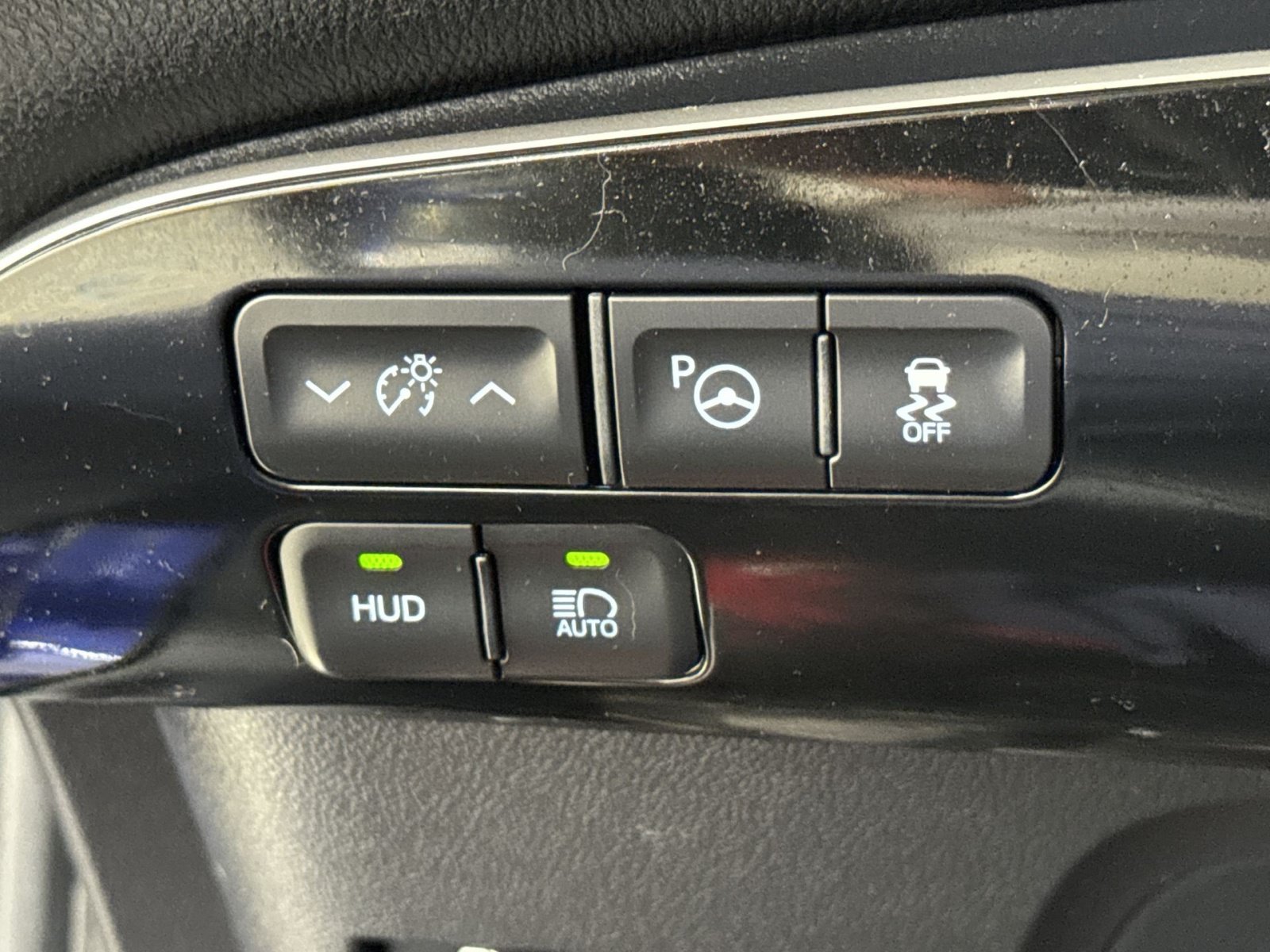 Used 2017 Toyota Prius Three w/ Advanced Technology Package FWD image 37