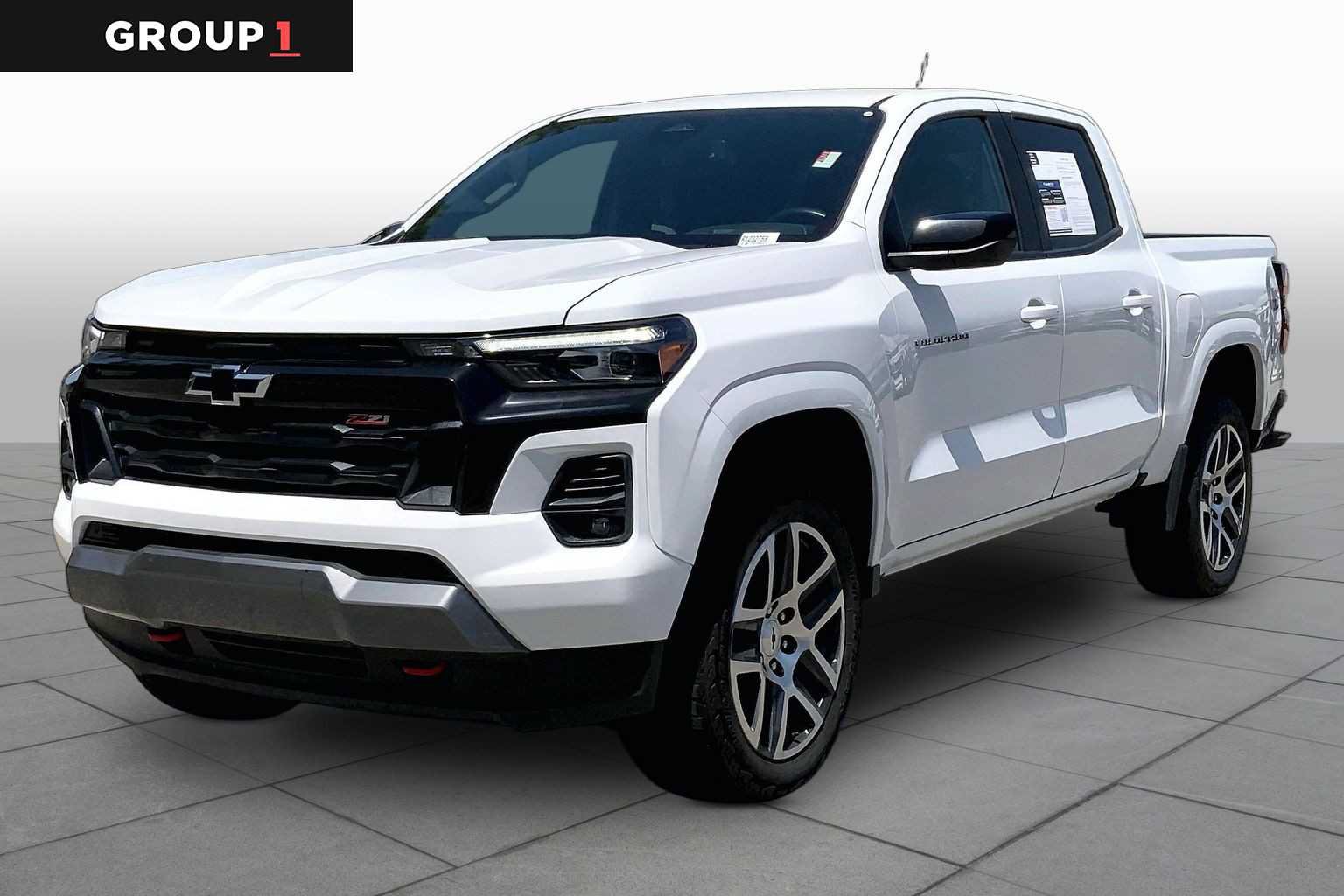 Used 2024 Chevrolet Colorado Z71 w/ Z71 Convenience Package 2