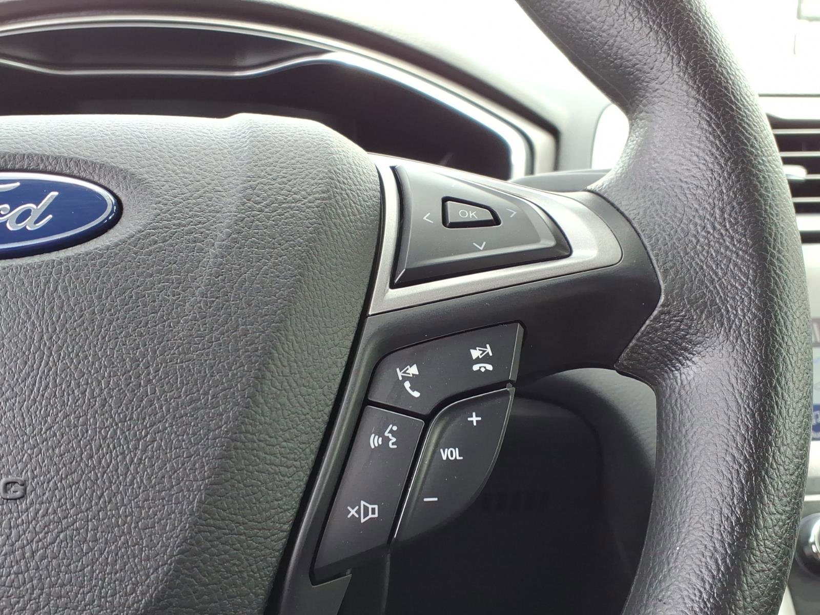 Used 2020 Ford Fusion SE AWD/4WD image 24
