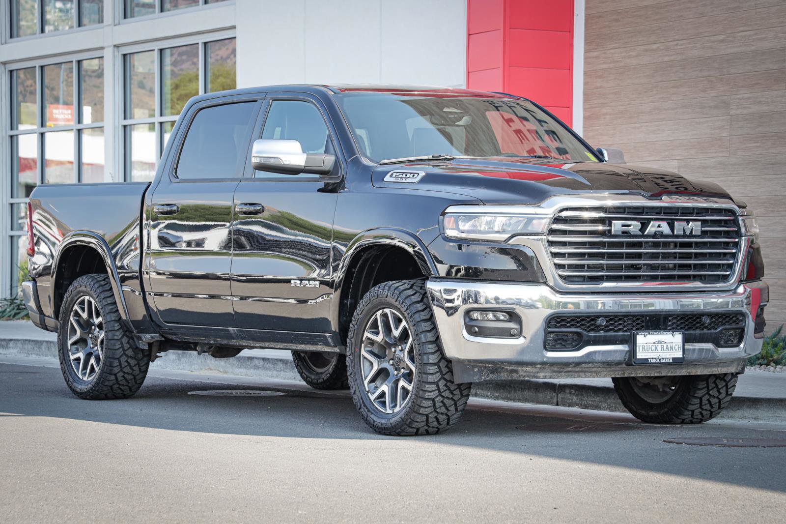 Used 2025 RAM 1500 Laramie image 1