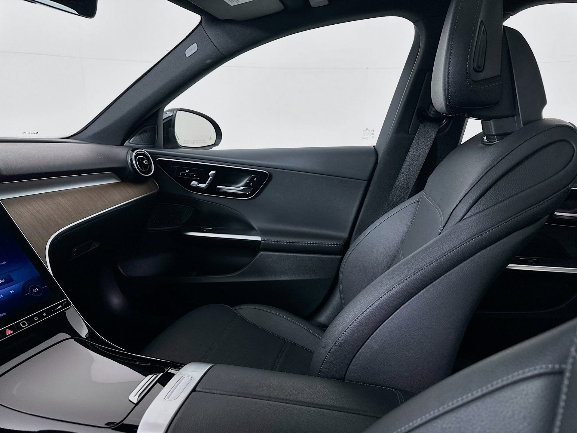 Used 2025 Mercedes-Benz C 300 Sedan image 25