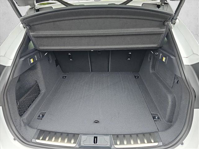 Used 2026 Jaguar F-PACE R-Dynamic S AWD/4WD image 9