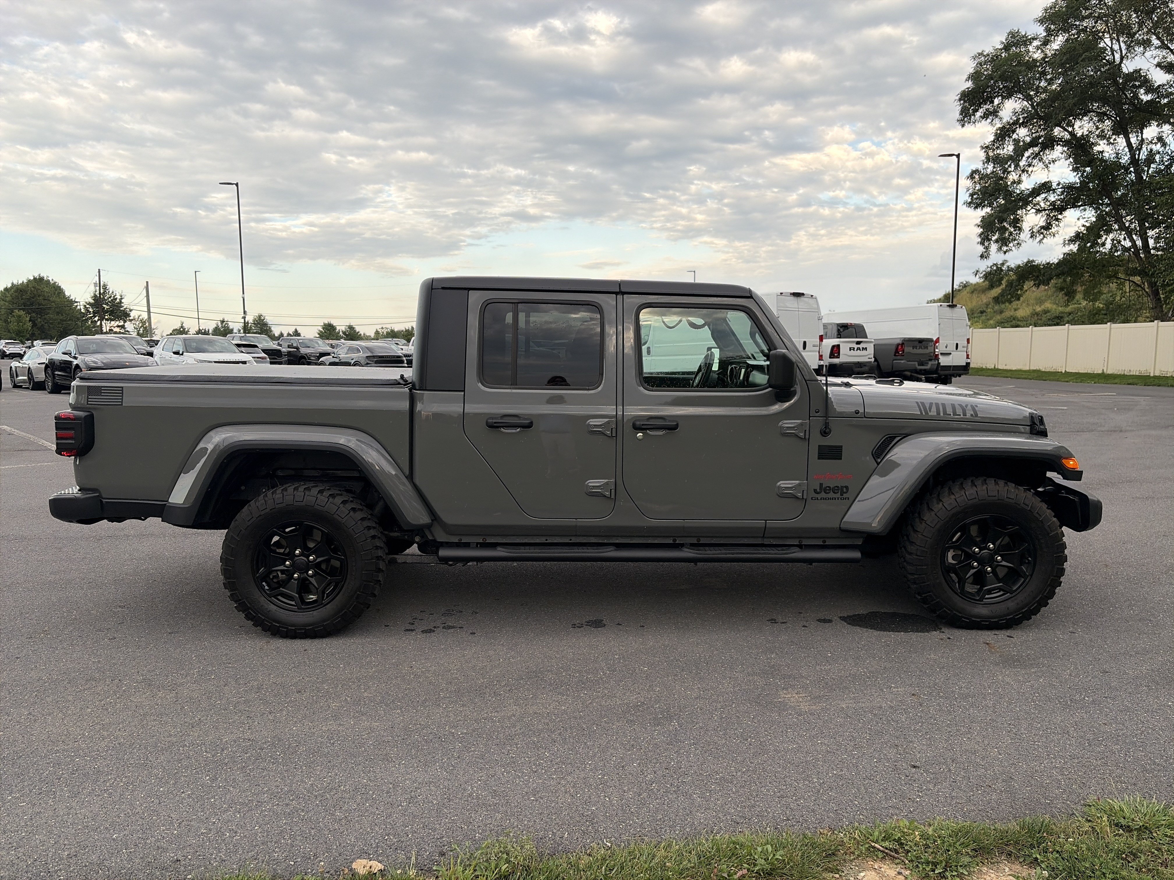 Used 2021 Jeep Gladiator Sport AWD/4WD image 5