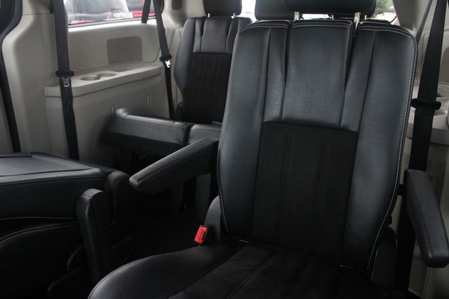 Used 2019 Dodge Grand Caravan SXT FWD image 19