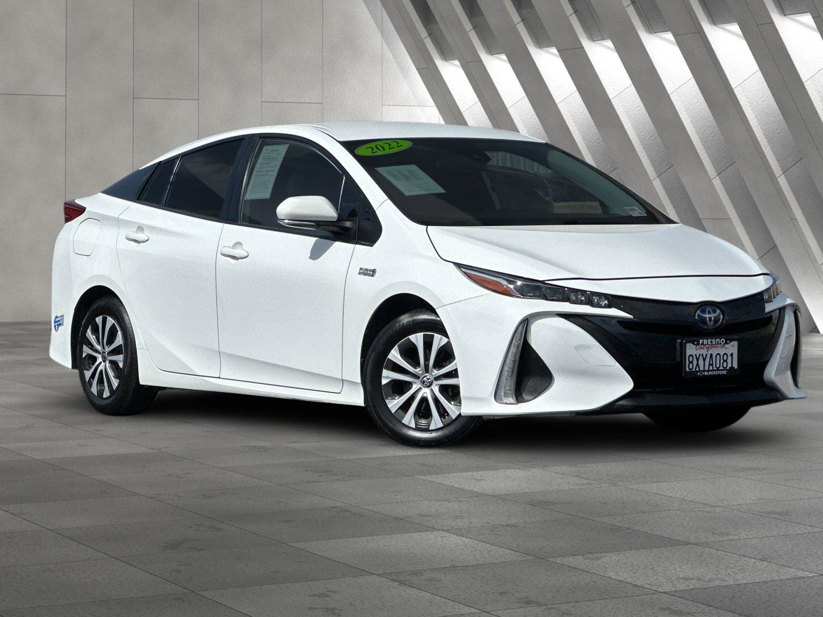 Used 2022 Toyota Prius Prime LE FWD image 2