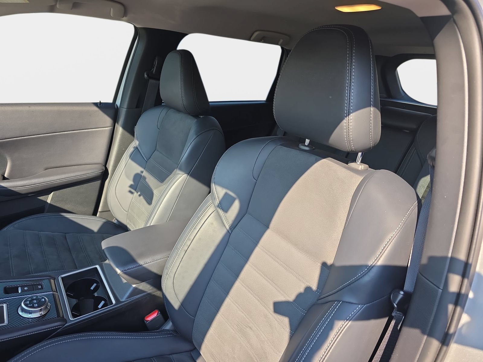 Used 2025 Mitsubishi Outlander 4WD Plug-In Hybrid image 10