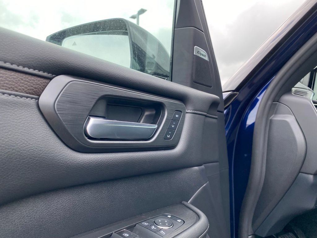 New 2025 Nissan Armada SL w/ Captain's Chari Seat Package image 14