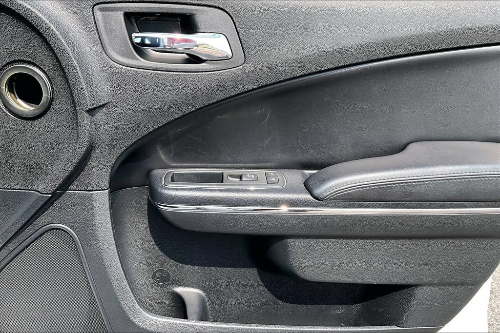 Used 2013 Dodge Charger SE RWD image 21