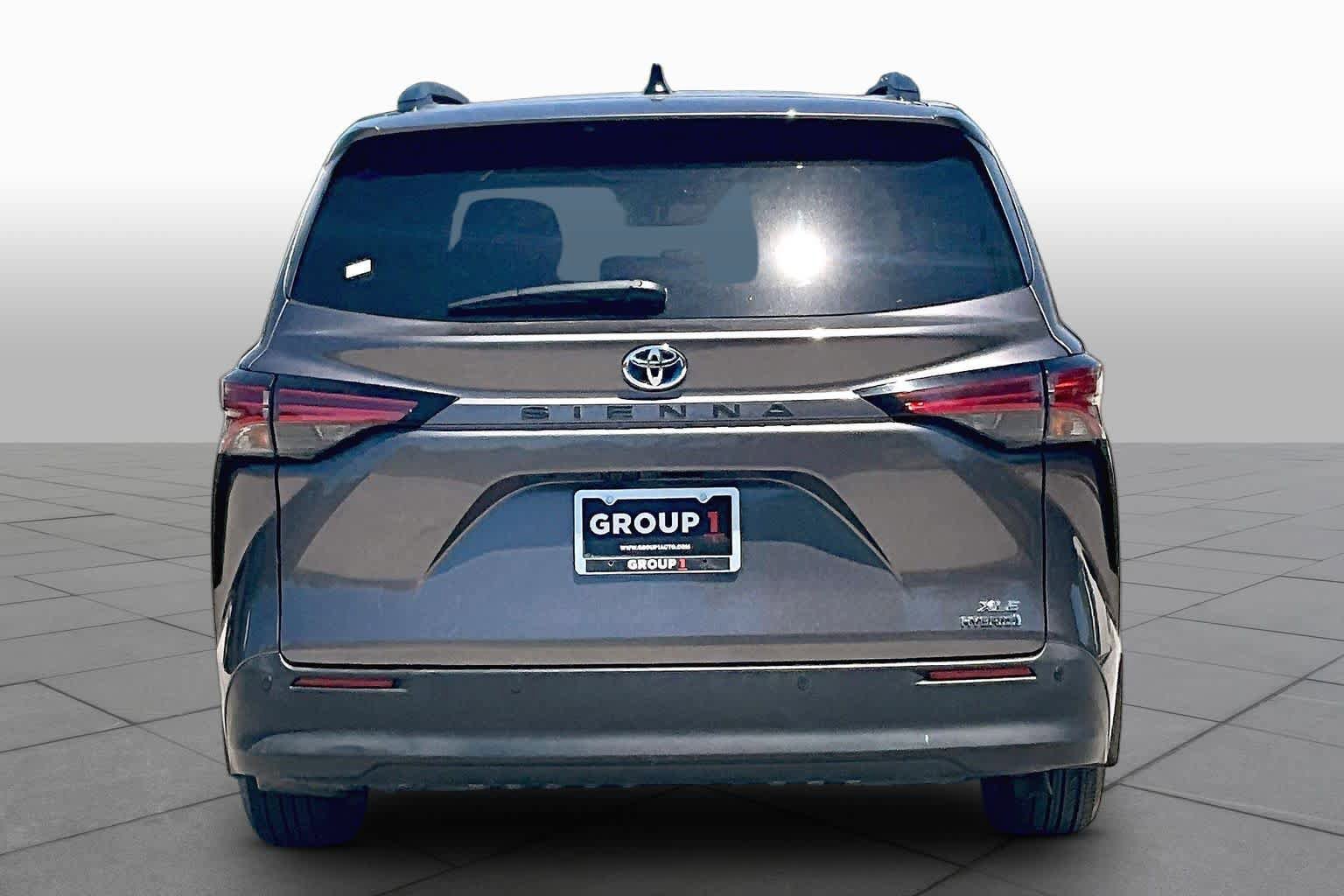 Used 2021 Toyota Sienna XLE w/ XLE Plus Package FWD image 5