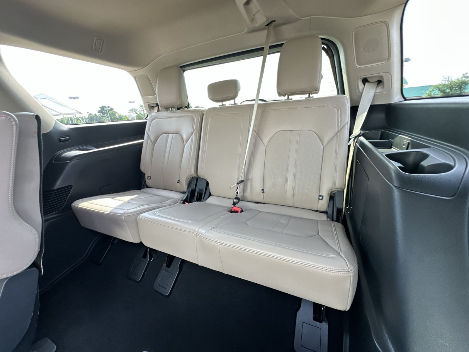 Used 2024 Ford Expedition Limited AWD/4WD image 34