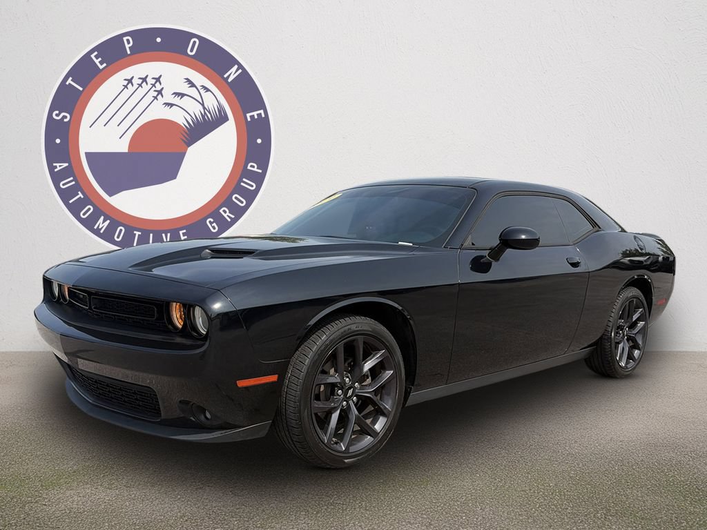 Used 2019 Dodge Challenger SXT w/ Blacktop Package RWD image 2