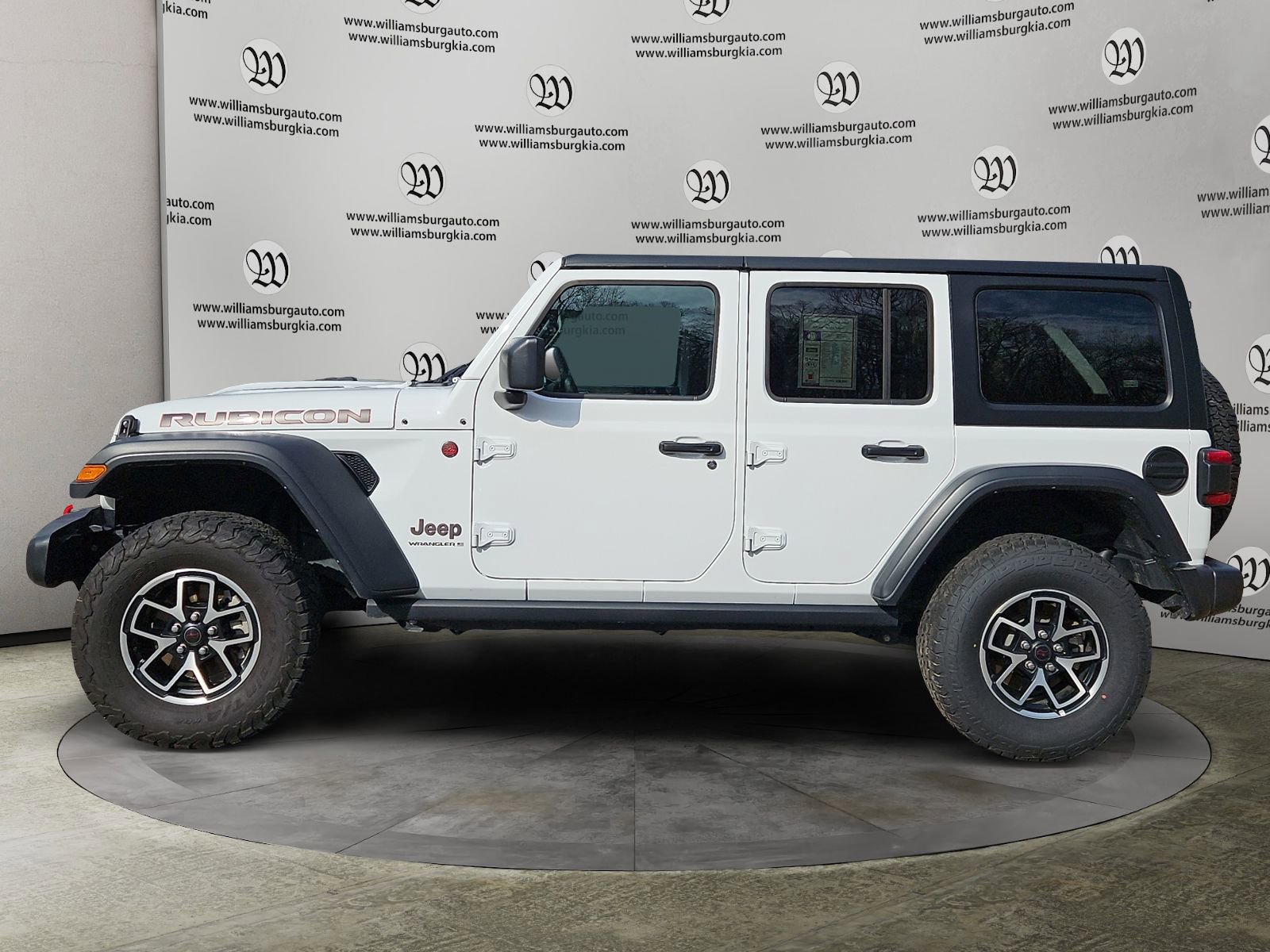 Used 2025 Jeep Wrangler Unlimited Rubicon image 2