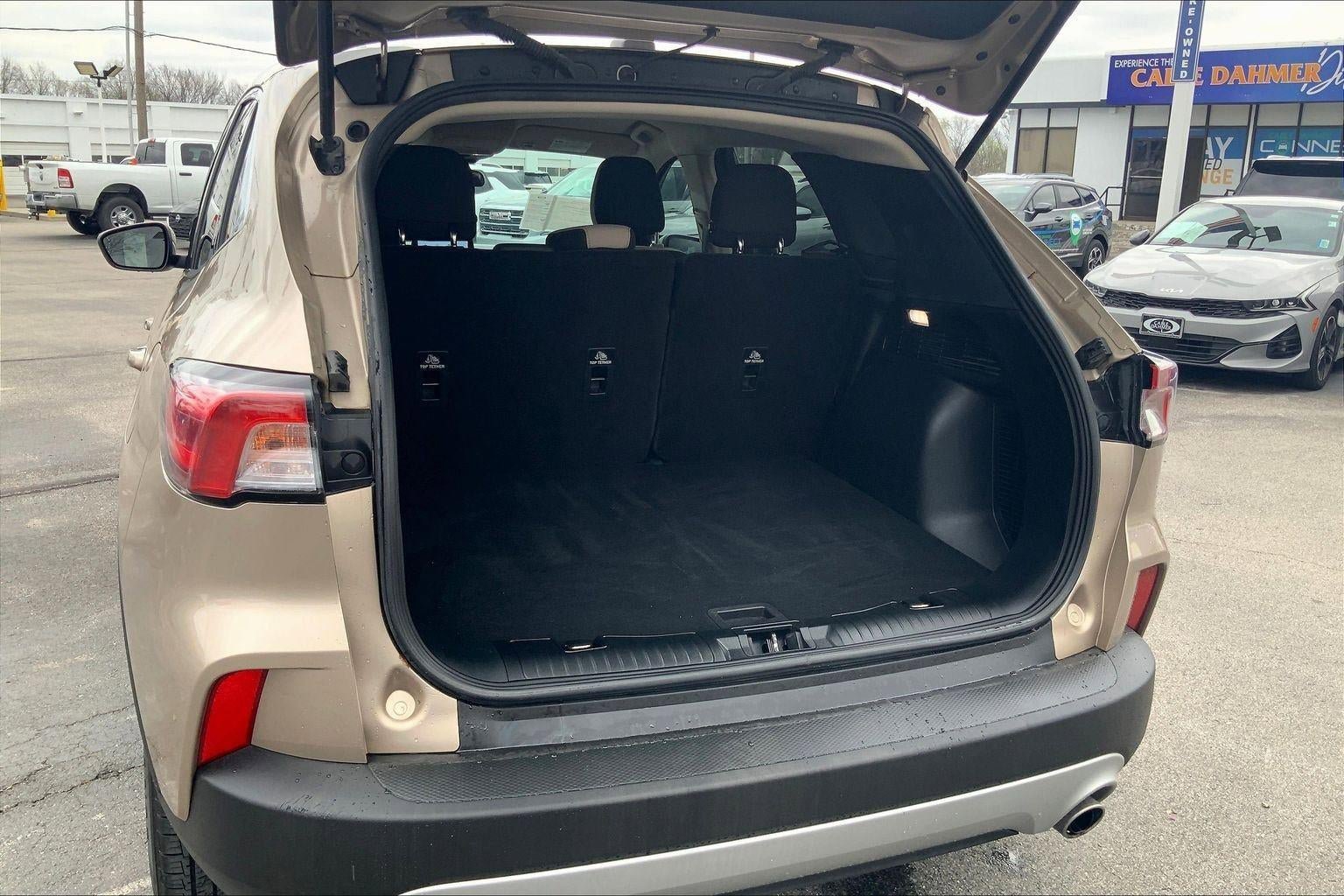 Used 2020 Ford Escape SE image 4