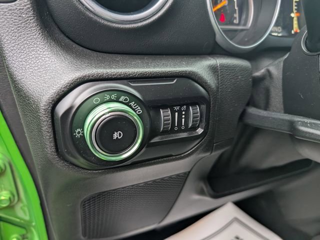 Used 2018 Jeep Wrangler Unlimited Sahara w/ Dual Top Group image 15