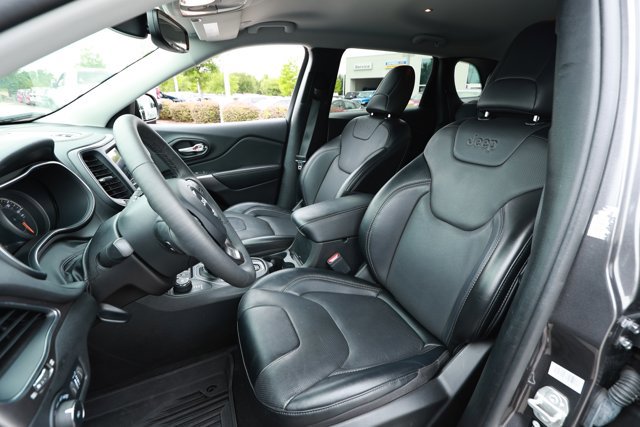 Used 2022 Jeep Cherokee Latitude Lux w/ Mopar Interior Package AWD/4WD image 23
