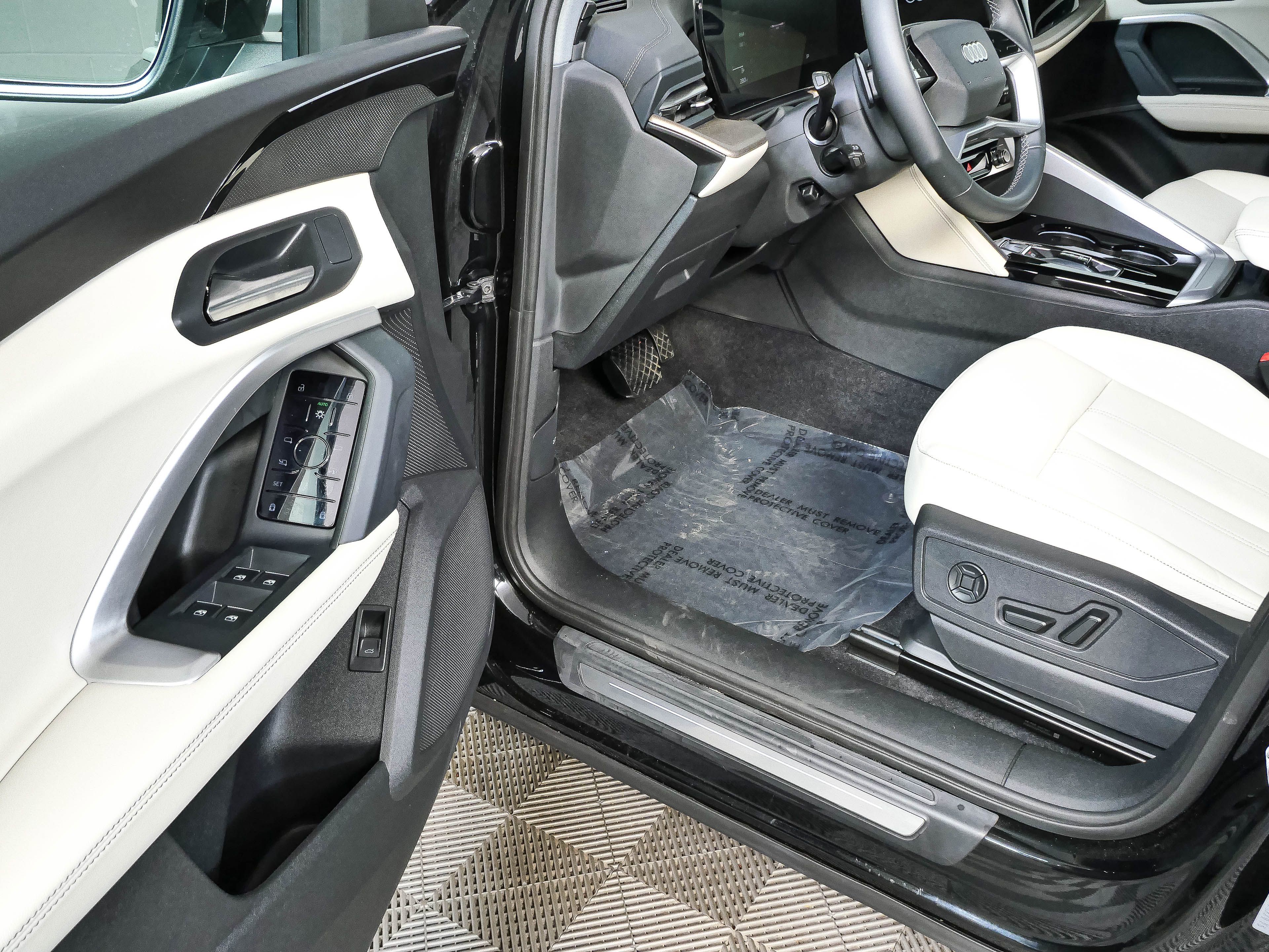 Used 2025 Audi Q5 Premium w/ Convenience Package AWD/4WD image 7