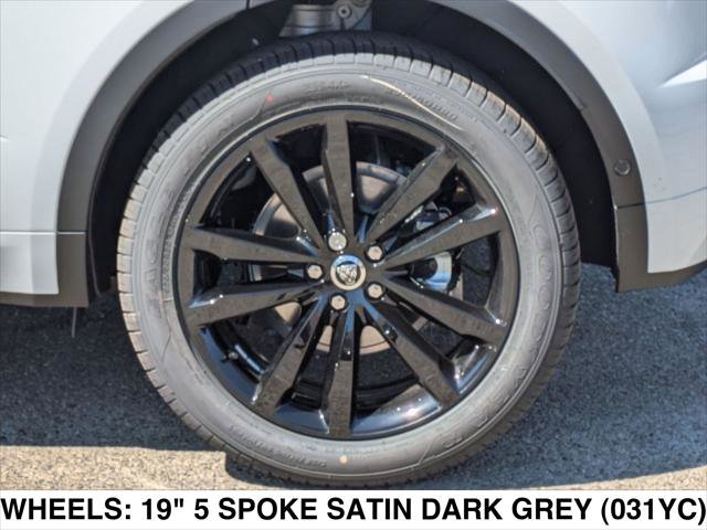 New 2024 Jaguar E-PACE R-Dynamic SE image 6