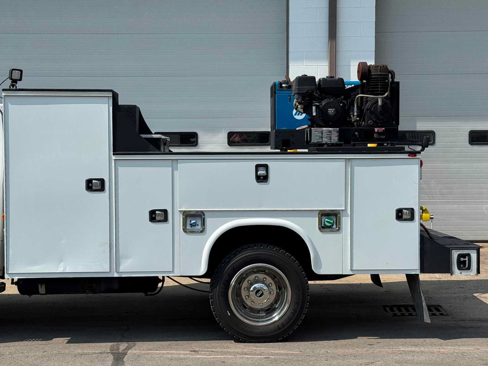 Used 2017 Ford F550 4x4 Regular Cab Super Duty image 7