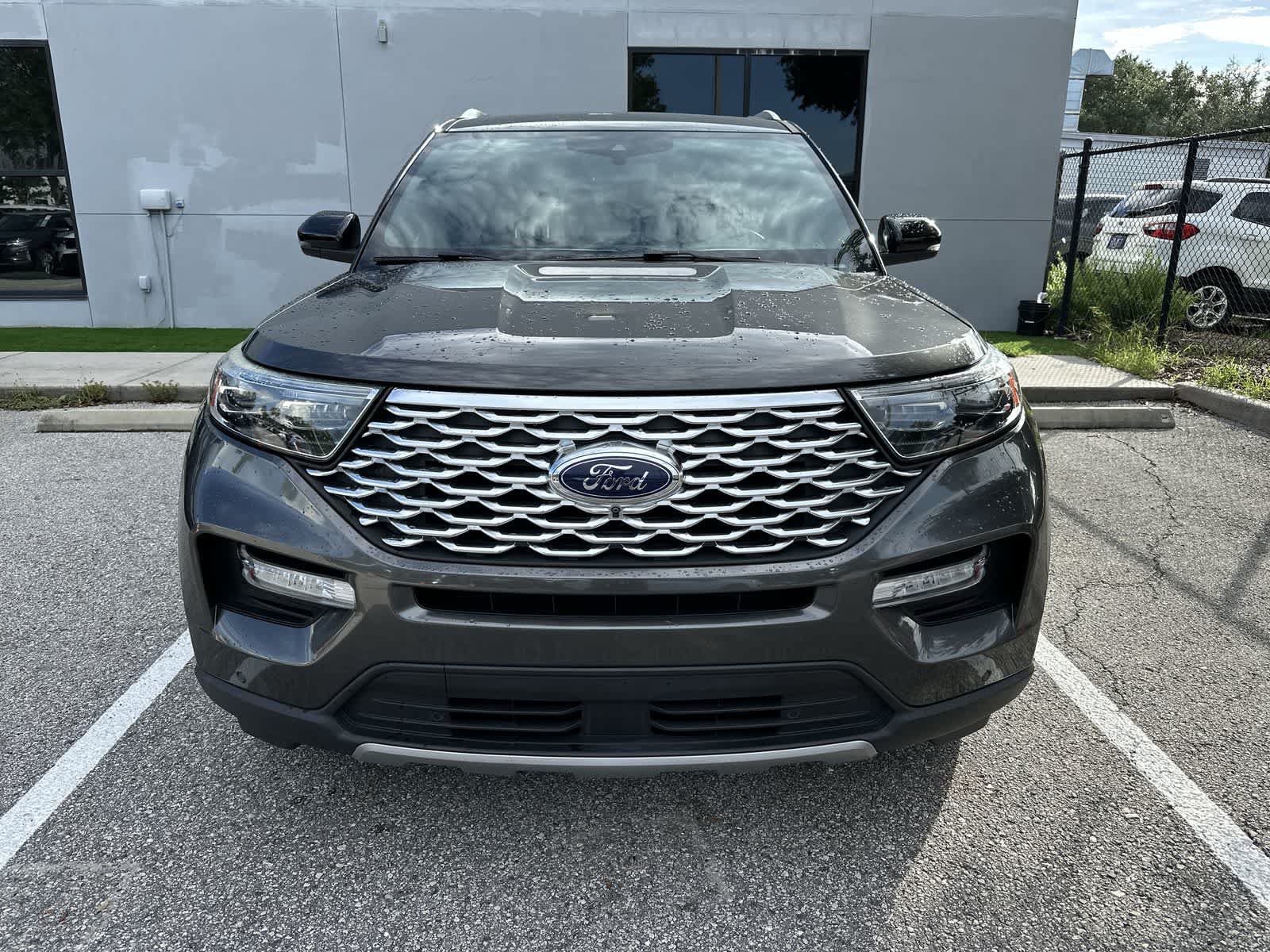 Used 2020 Ford Explorer Platinum w/ Premium Technology Package AWD/4WD image 12