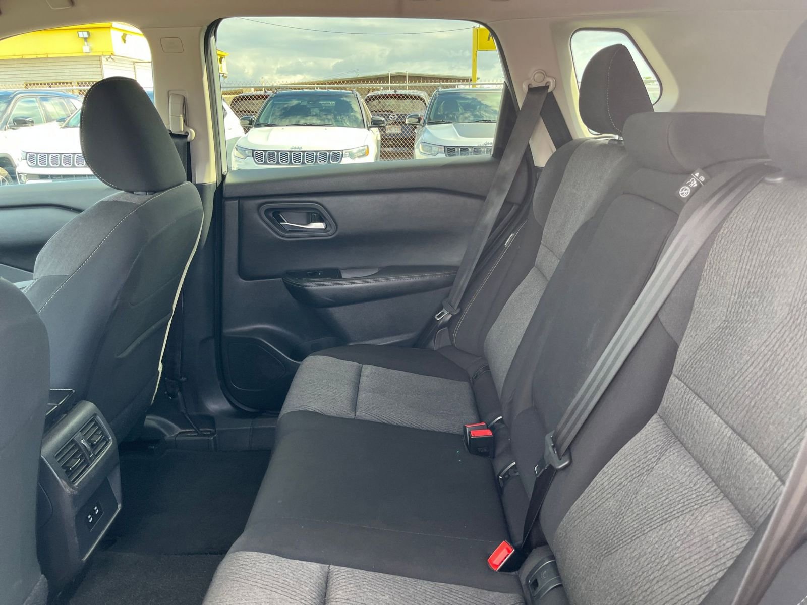 Used 2025 Nissan Rogue SV image 28