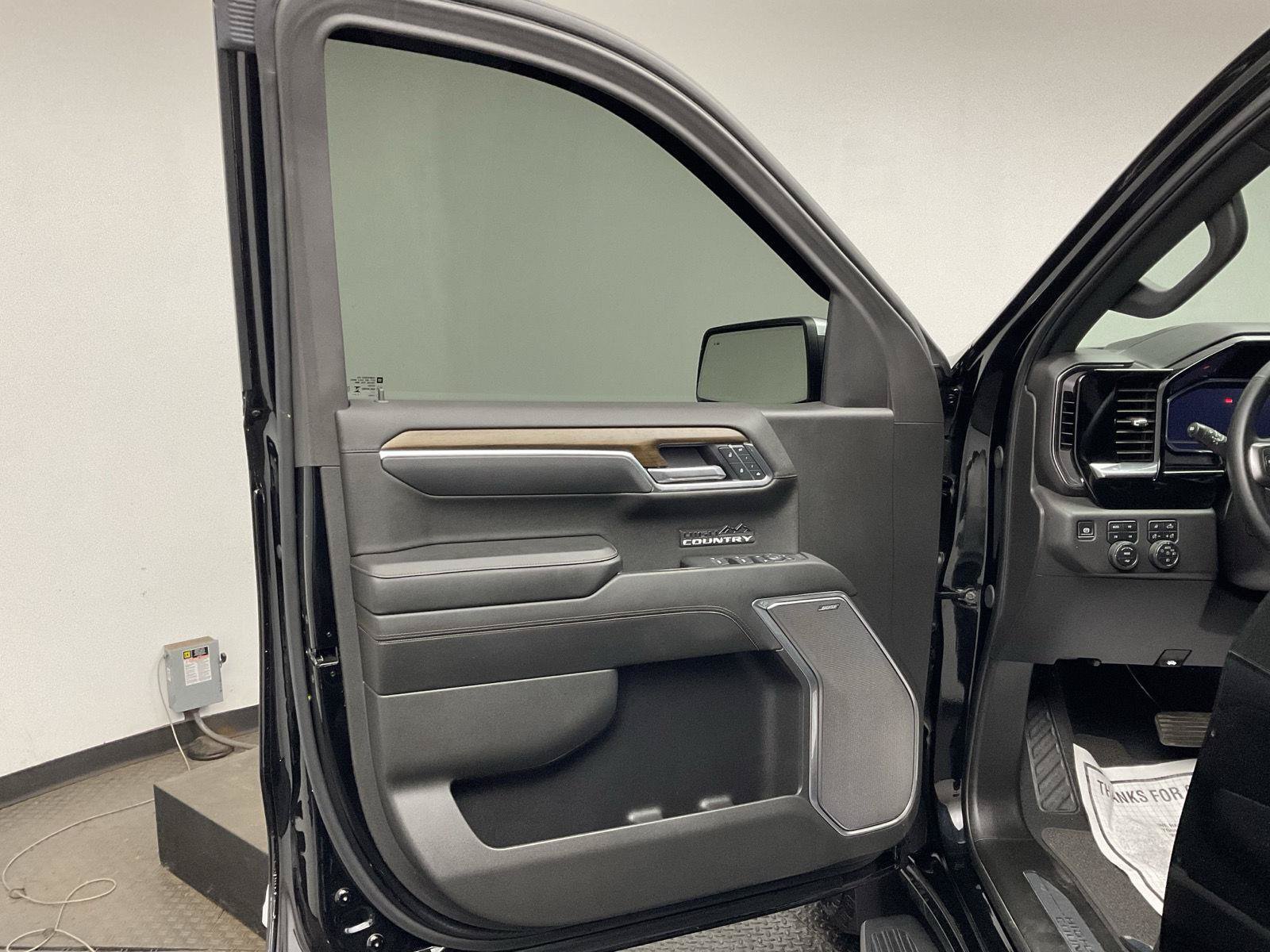 Certified 2025 Chevrolet Silverado 1500 High Country AWD/4WD image 9