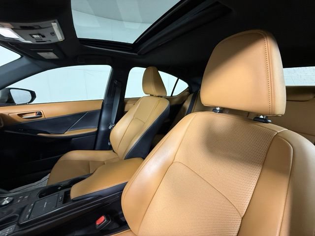 Used 2025 Lexus IS 350 F Sport RWD image 5