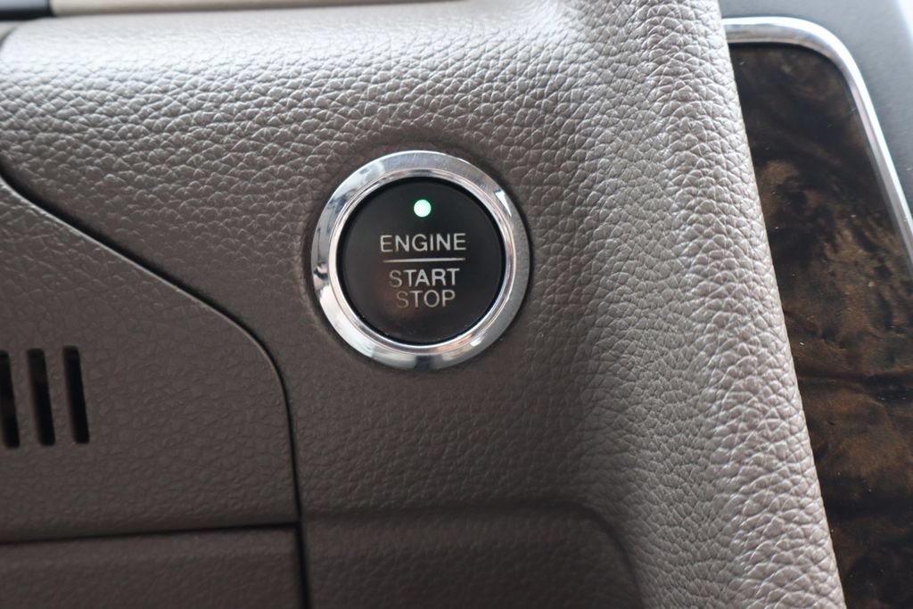 Used 2017 Lincoln Navigator L Select AWD/4WD image 16