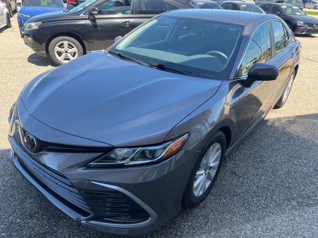 Used 2021 Toyota Camry LE AWD/4WD image 4