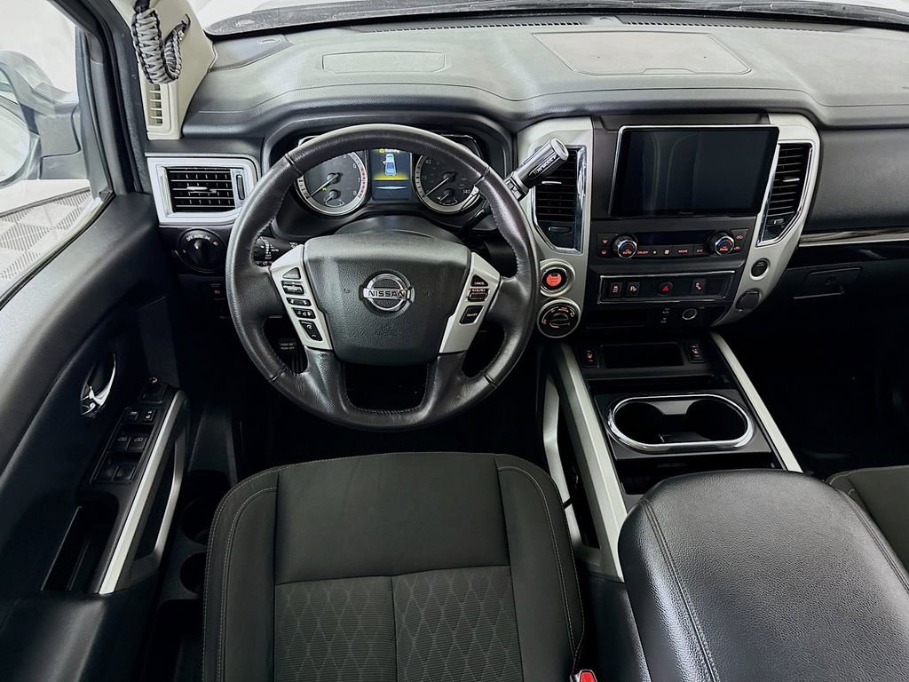 Used 2018 Nissan Titan SV w/ SV Convenience Package AWD/4WD image 3