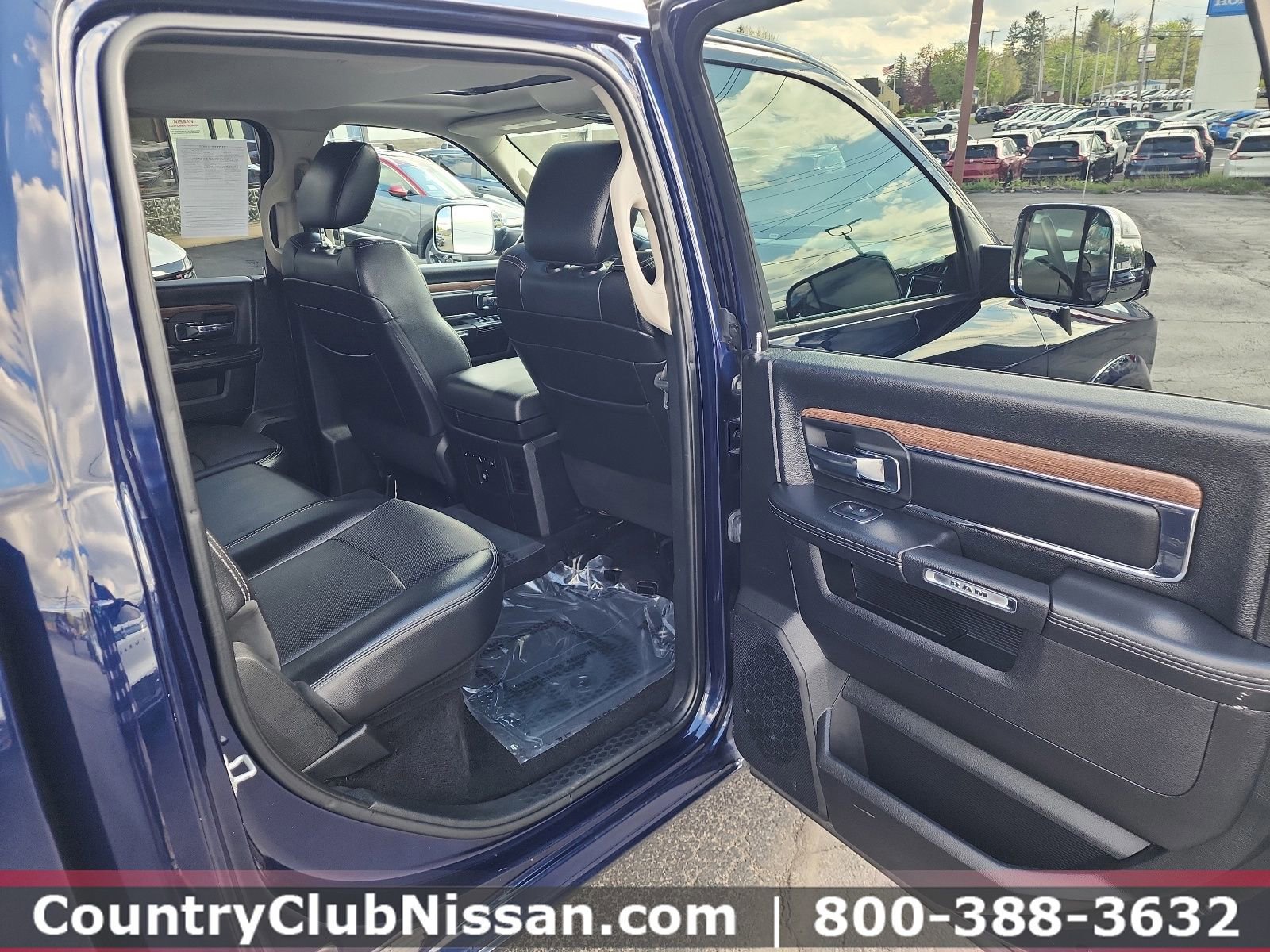 Used 2017 RAM 1500 Laramie AWD/4WD image 30