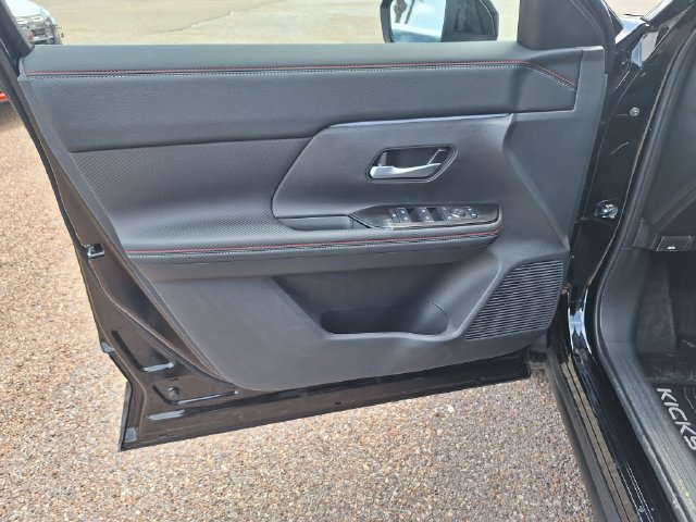 New 2026 Nissan Kicks SR w/ Cold Weather Package FWD image 11