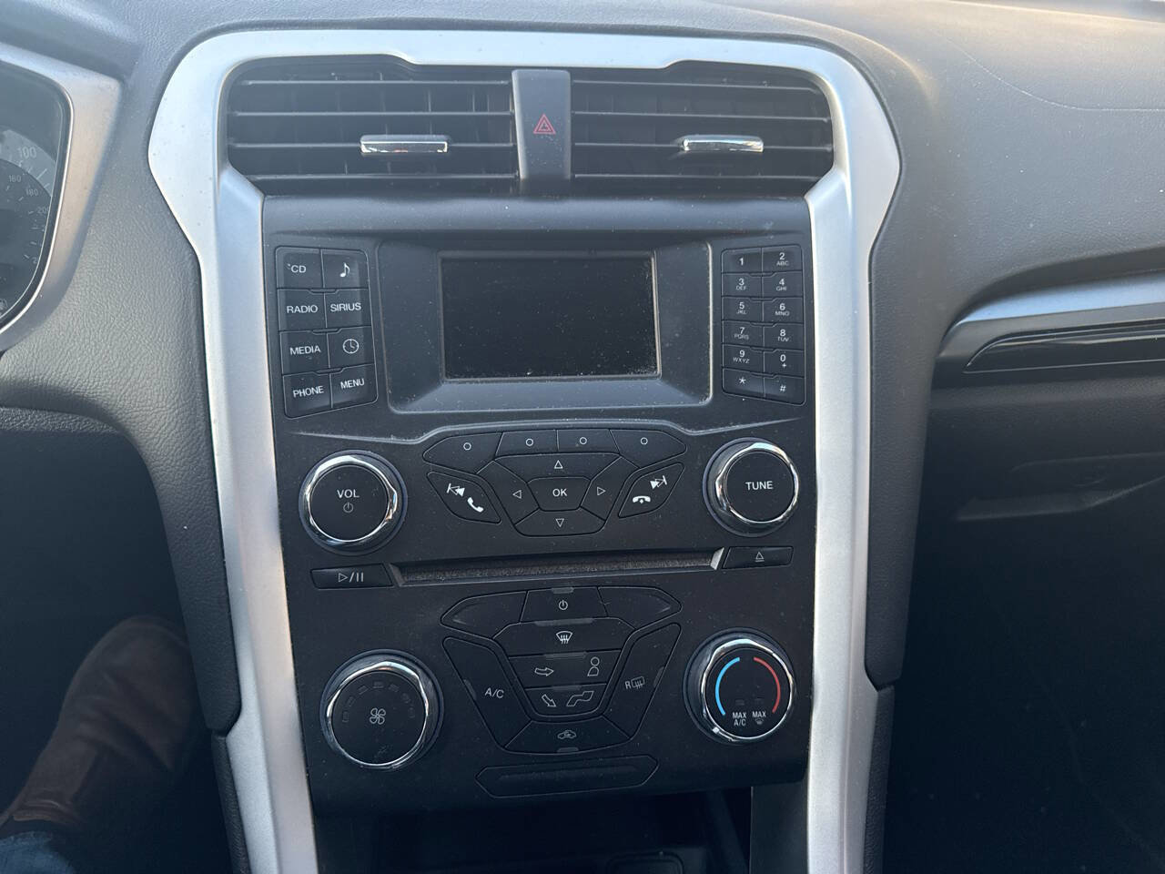 Used 2015 Ford Fusion SE w/ Equipment Group 201A image 13