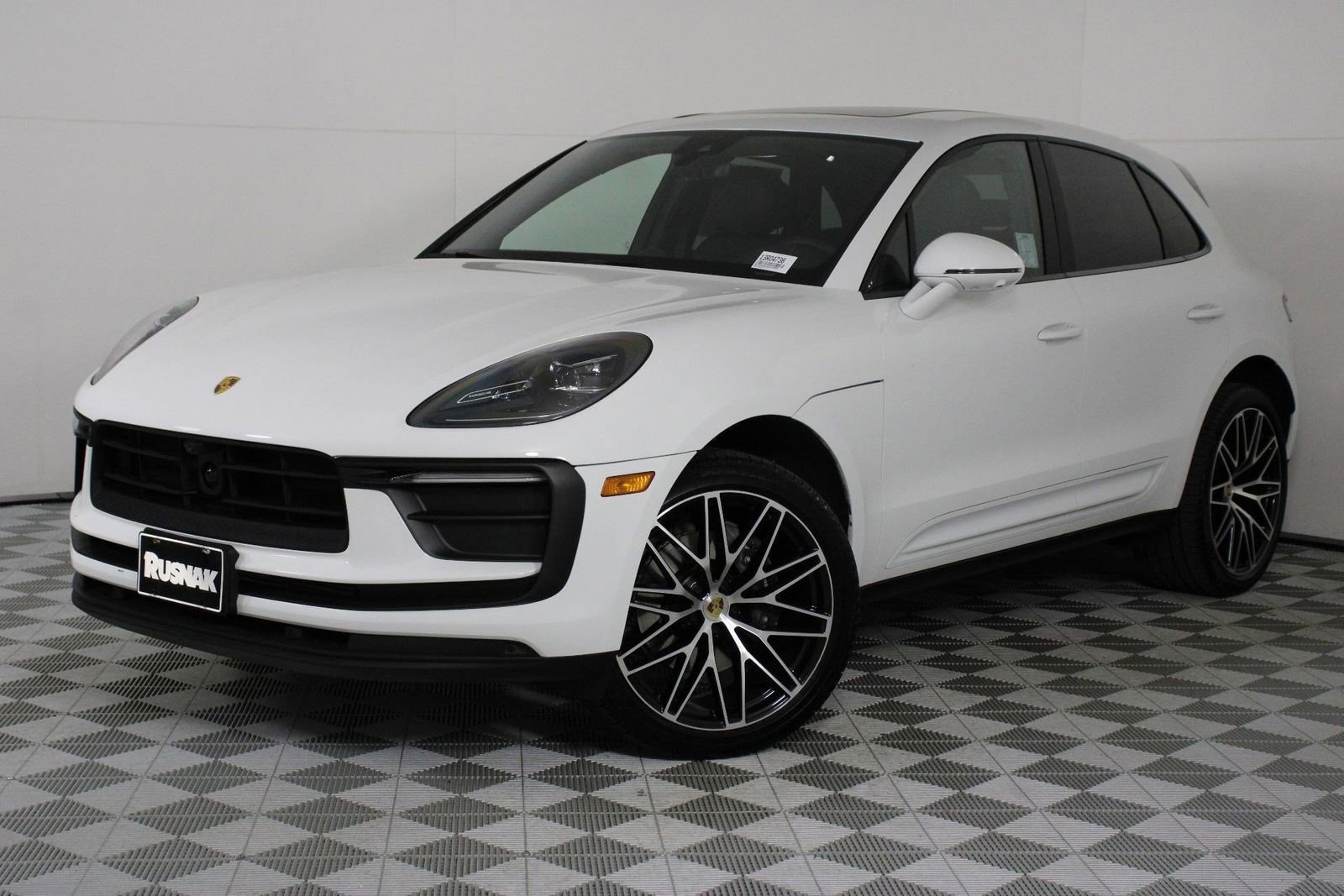 Certified 2025 Porsche Macan image 35
