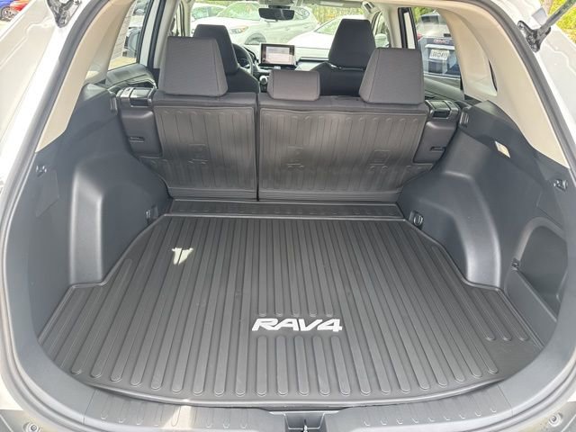 Used 2025 Toyota RAV4 LE AWD/4WD image 13