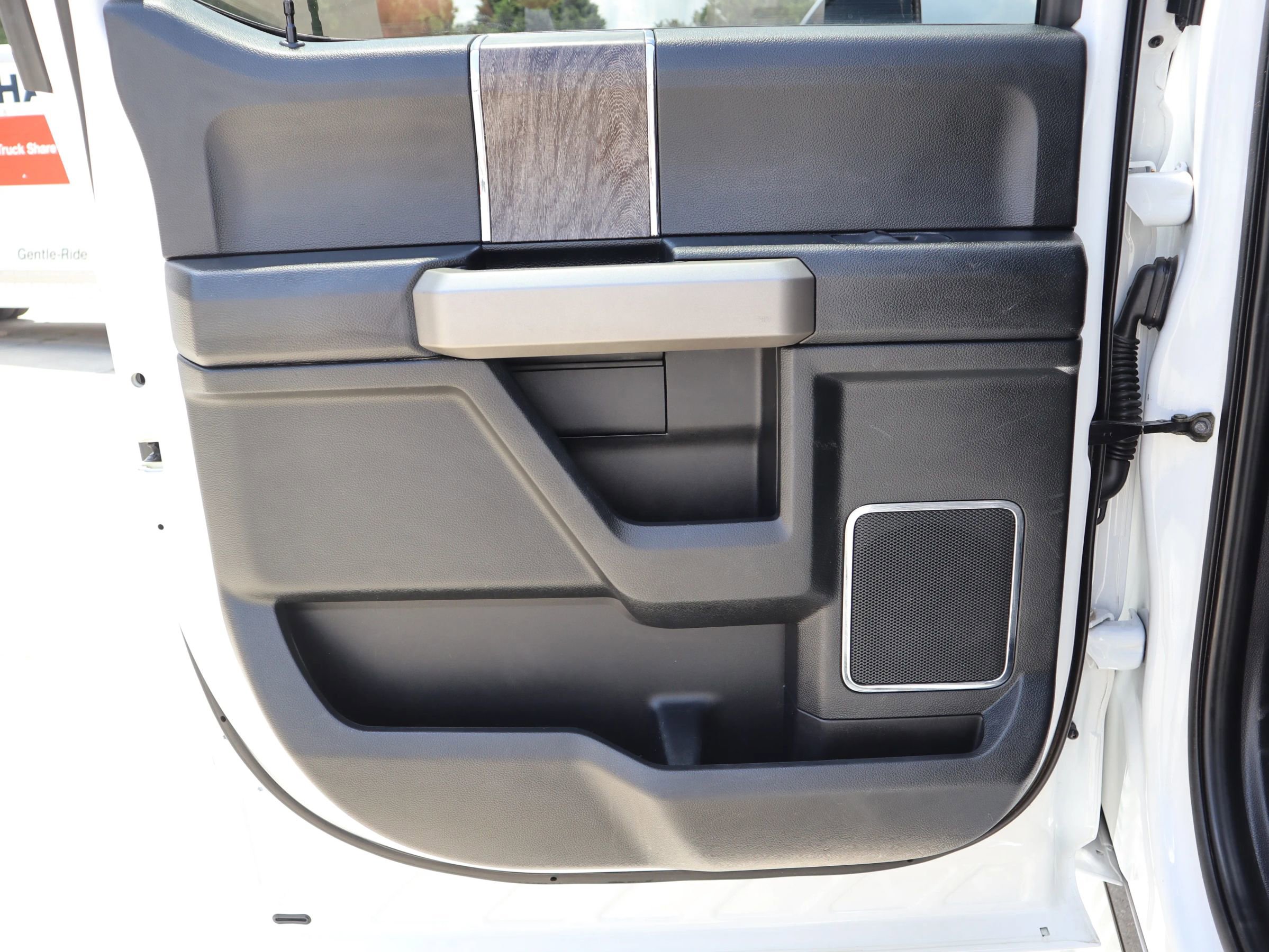 Used 2019 Ford F250 Lariat w/ Chrome Package image 28