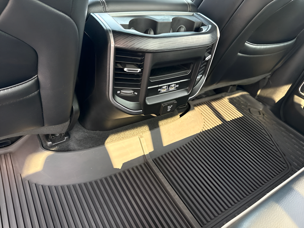 Used 2023 RAM 1500 Laramie AWD/4WD image 8