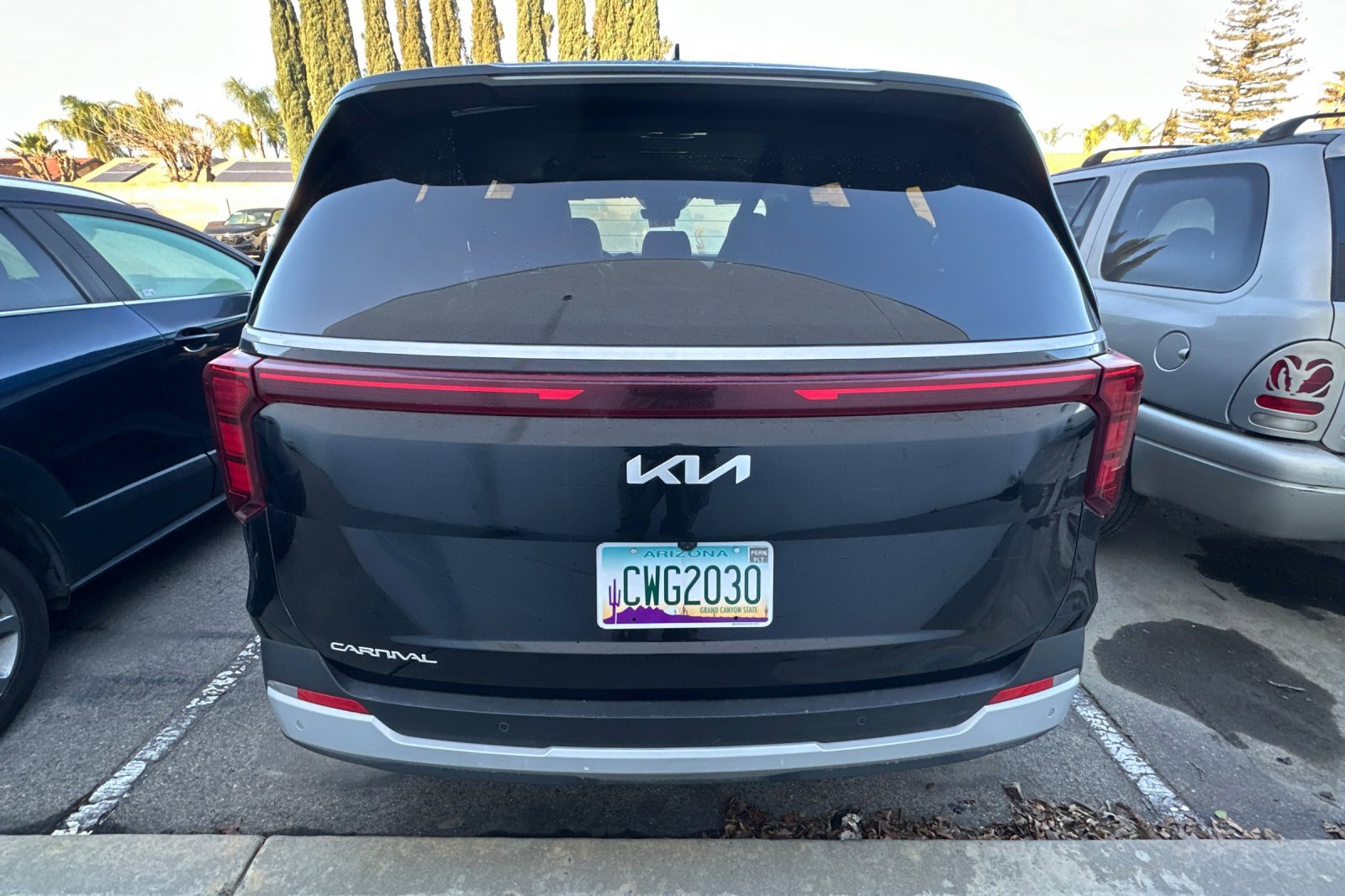 Used 2025 Kia Carnival image 4