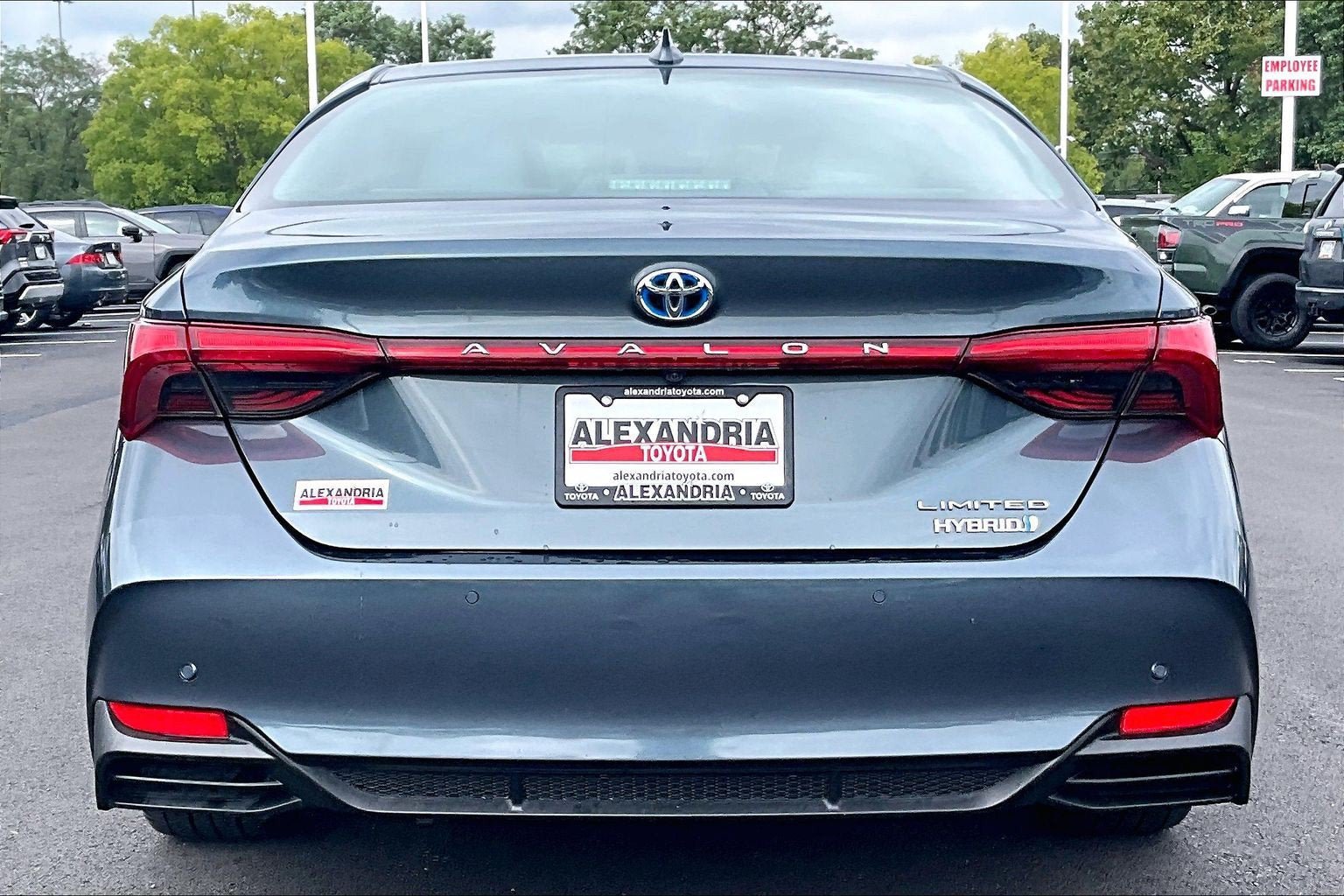 Used 2021 Toyota Avalon Limited w/ Advanced Safety Package FWD image 4