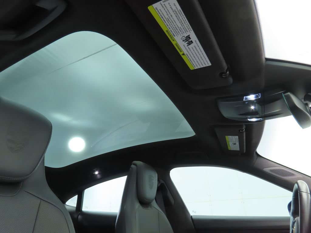 Used 2022 Porsche Taycan 4S image 18