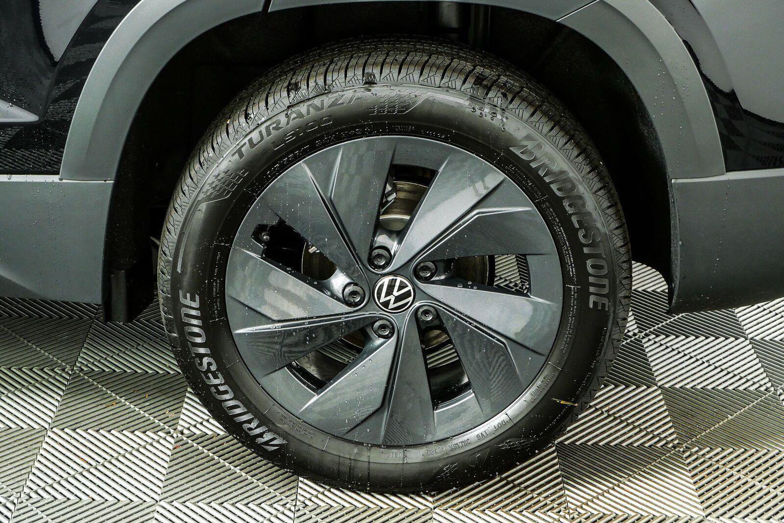 New 2027 Volkswagen Taos S FWD image 17