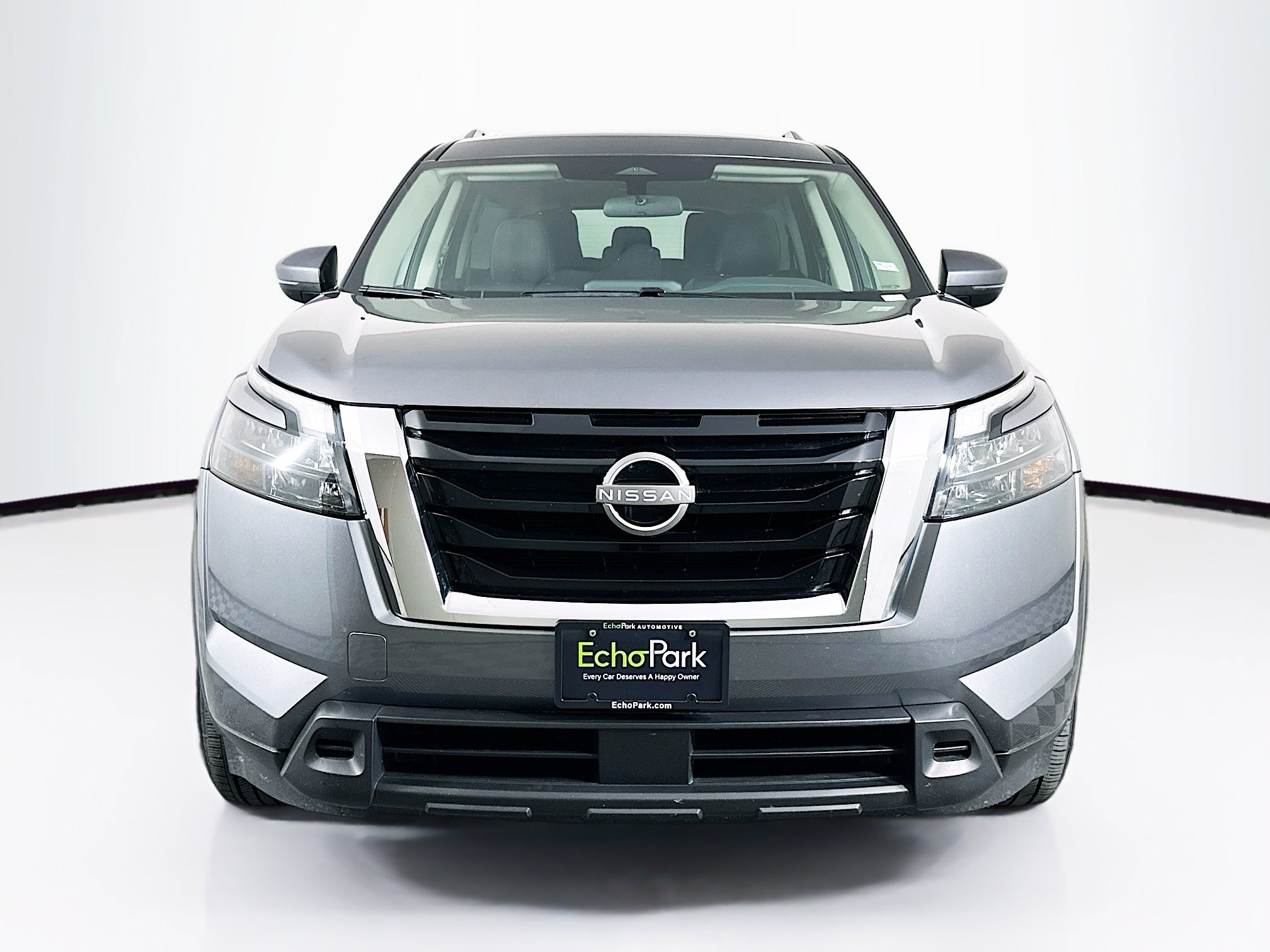 Used 2025 Nissan Pathfinder SV FWD image 2