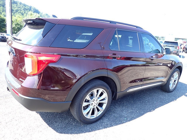 Certified 2023 Ford Explorer XLT w/ Equipment Group 202A AWD/4WD image 9