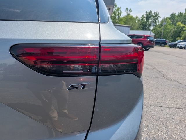 Used 2023 Buick Envision Preferred w/ Sport Touring Package AWD/4WD image 8
