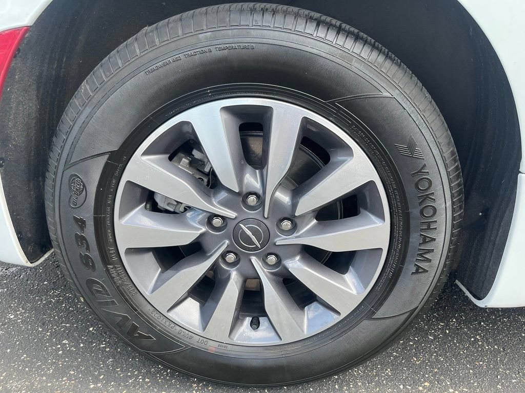 Used 2023 Chrysler Pacifica Touring-L FWD image 28