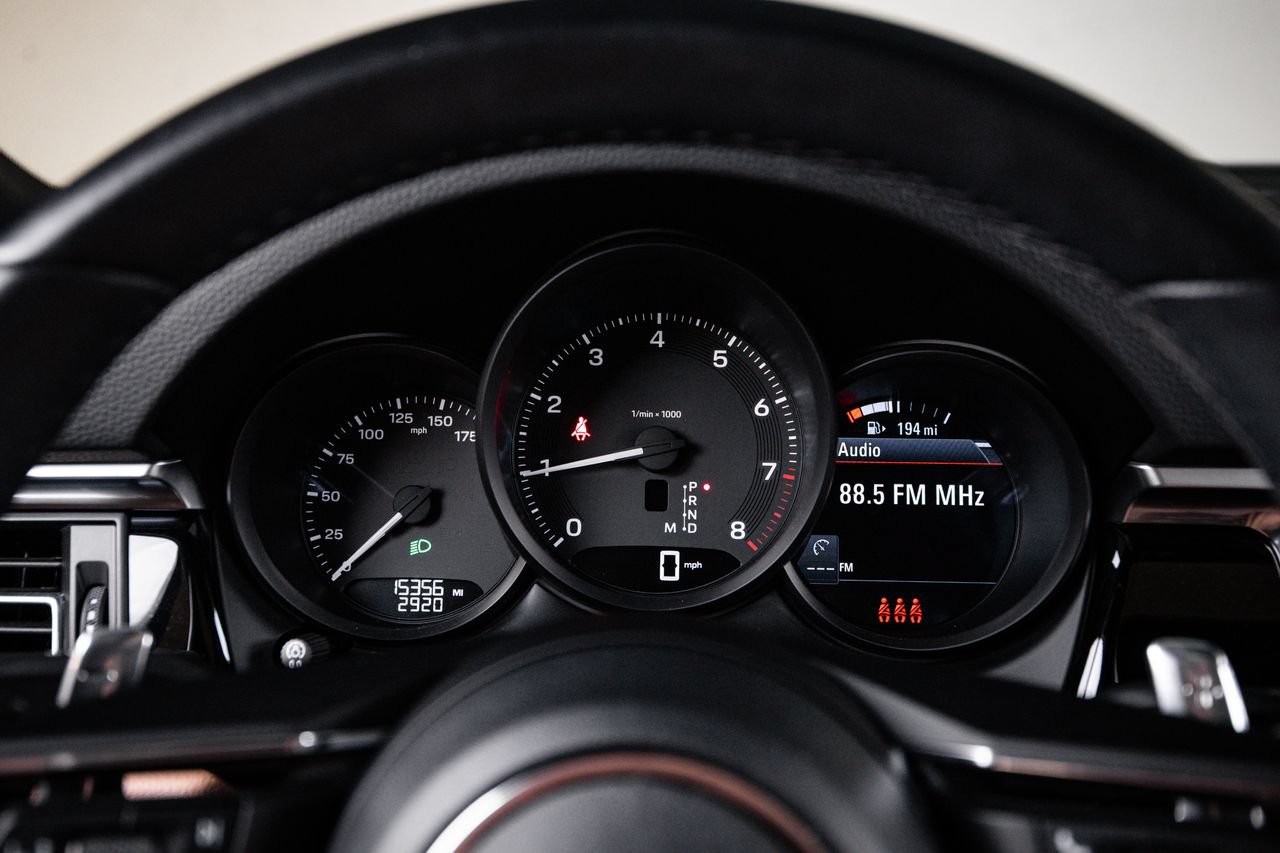 Certified 2023 Porsche Macan AWD/4WD image 15