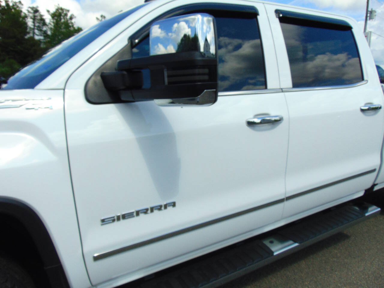 Used 2018 GMC Sierra 1500 SLT AWD/4WD image 30